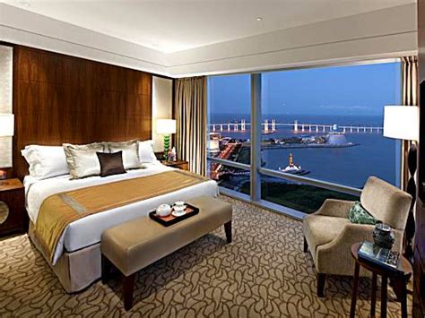 5 Hotel Rooms with Jacuzzi in Macau .